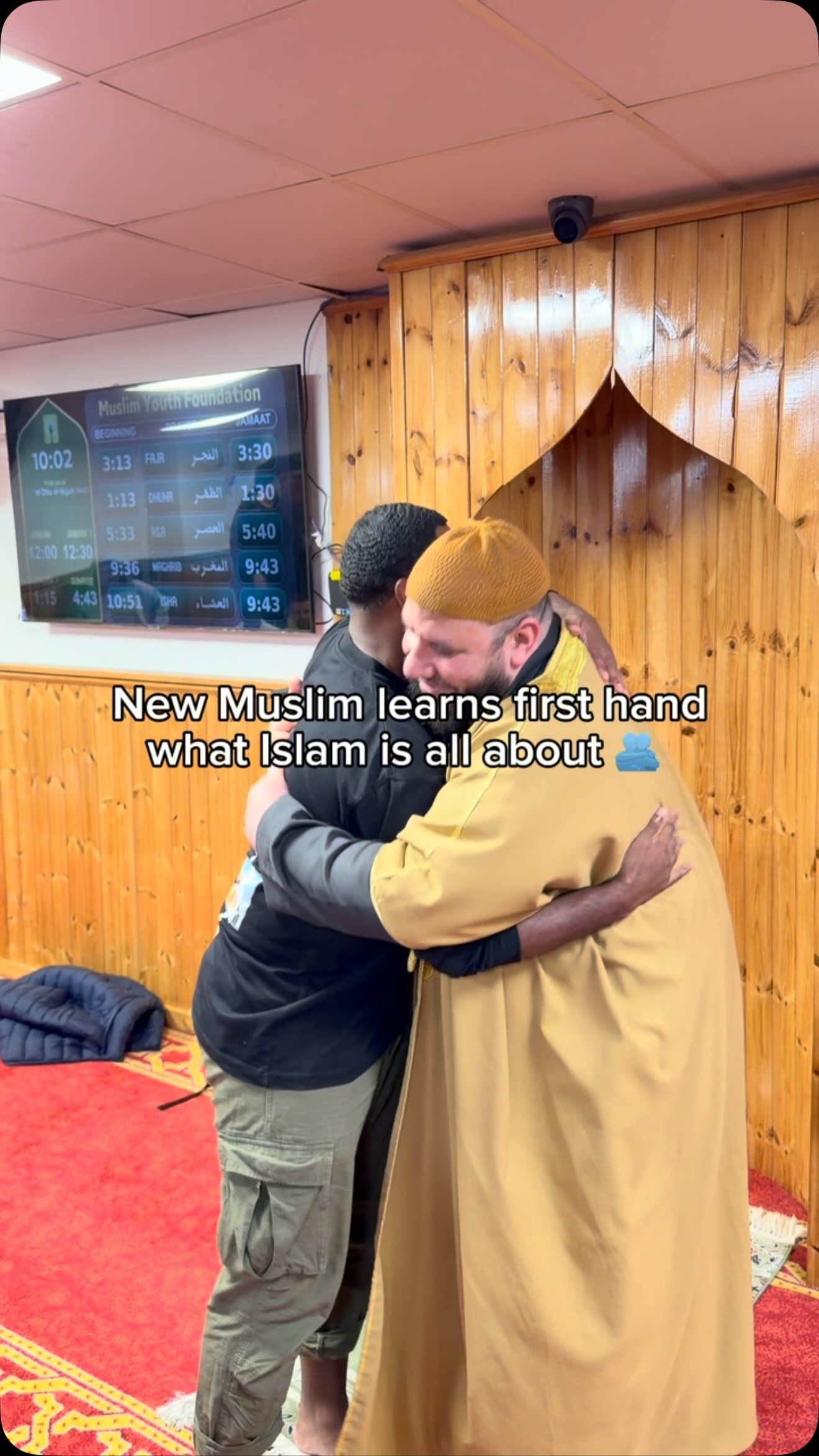Alhamdulillah, another brother accepted Islam at MYF mosque 

#MYF #mosque #revertmuslim #newmuslim #muslimyouthfoundation